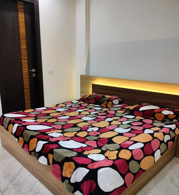 3 Beds 3 Baths Ready to move flat for rent in Lajpath Nagar. Delhi
