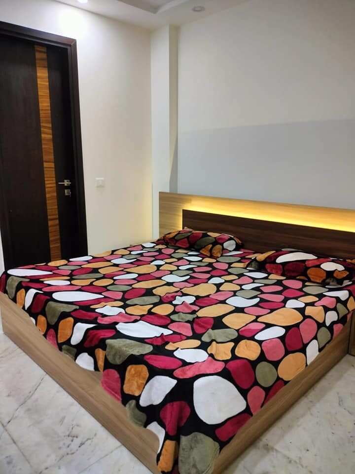 3 Beds 3 Baths Ready to move flat for rent in Lajpath Nagar. Delhi