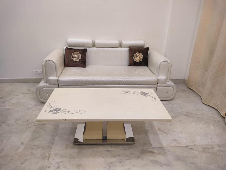 3 Beds 3 Baths Ready to move flat for rent in Lajpath Nagar. Delhi