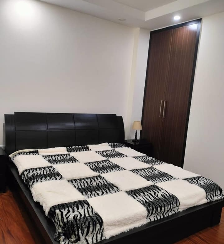 3 Beds 3 Baths Ready to move flat for rent in Lajpath Nagar. Delhi