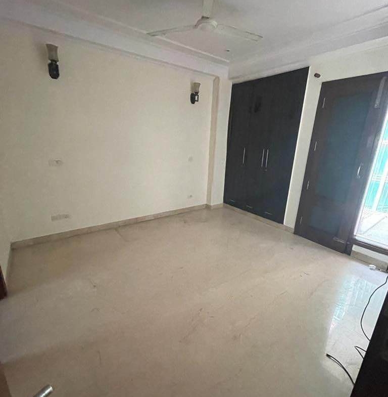 Semi-Furnished- 3 beds 3 baths – Flat for Rent in Delhi