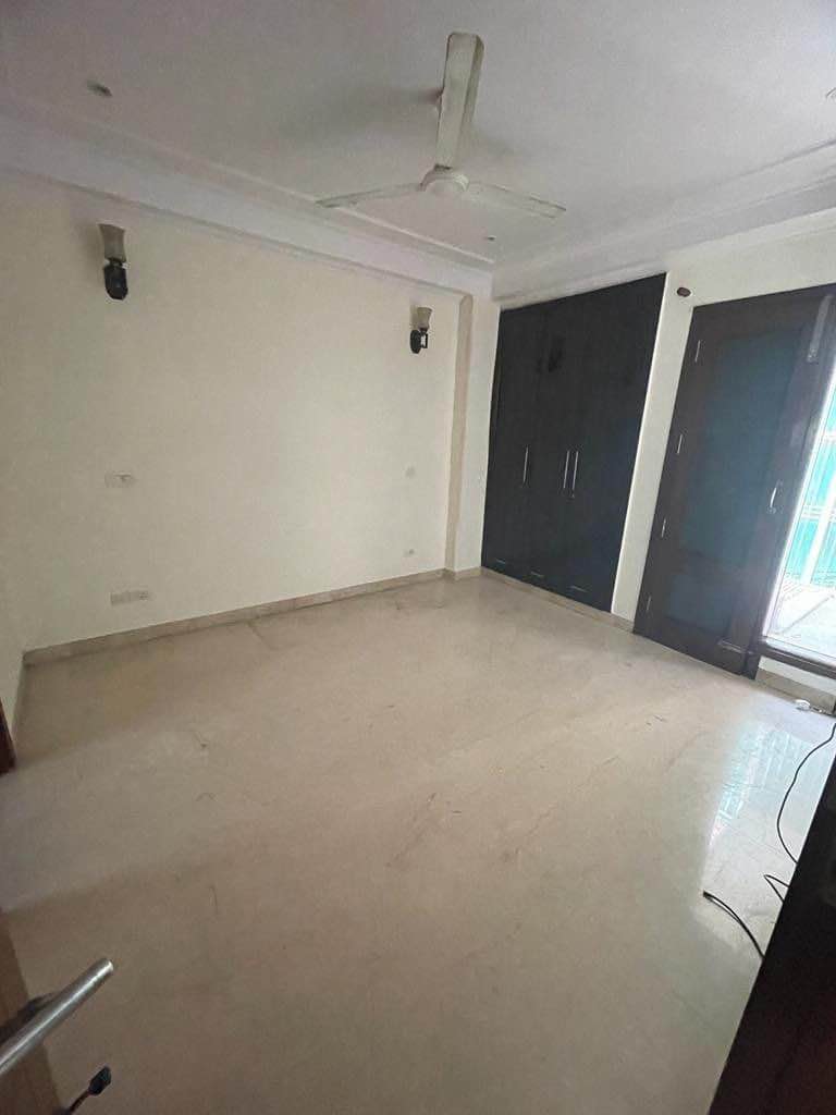 Semi-Furnished- 3 beds 3 baths – Flat for Rent in Delhi