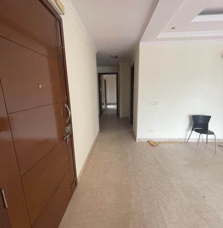 Semi-Furnished- 3 beds 3 baths – Flat for Rent in Delhi