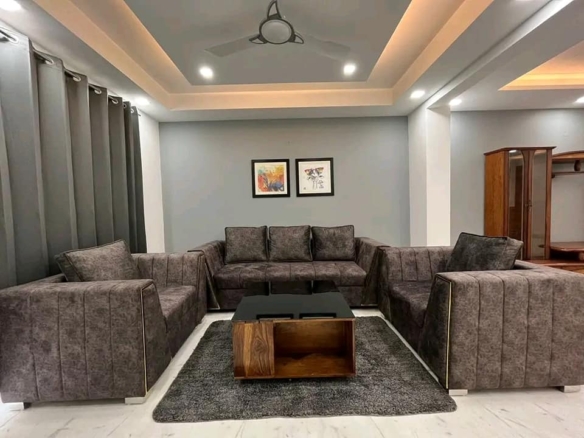 3BEDS FLAT FOR RENT IN SAKET AREA
