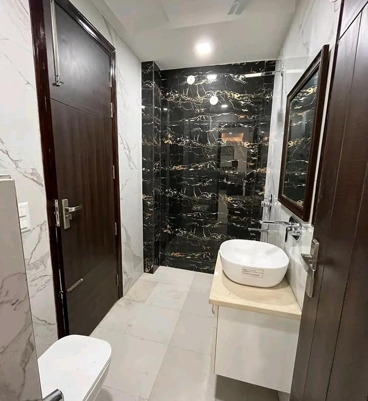 3BEDS FLAT FOR RENT IN SAKET AREA