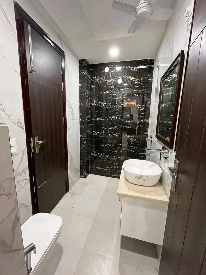 f6 3BEDS FLAT FOR RENT IN SAKET AREA