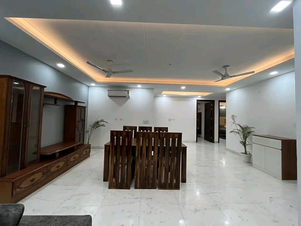 3BEDS FLAT FOR RENT IN SAKET AREA