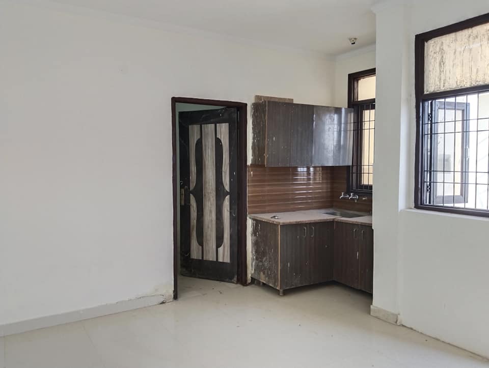 Small Family 1 Bed 1 Bath flat for rent in Saket, Delhi