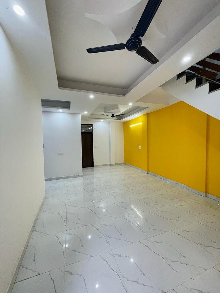 gg1 3 Beds 2 Baths flat for Sale in Surajpur, UP