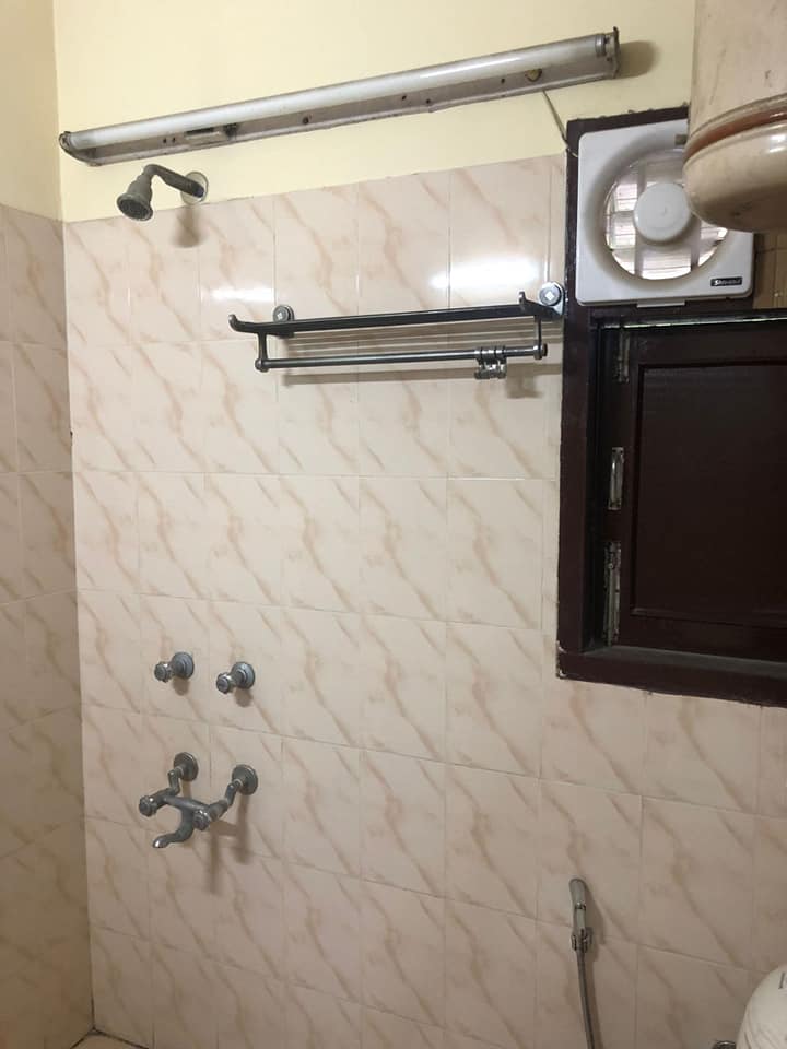 h5 Only Vegetarian 1Bed 1Bath First floor for rent in Safdarjung enclave, Delhi