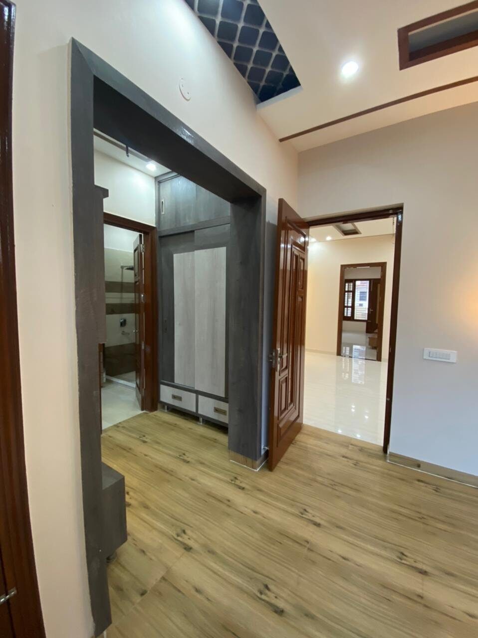 h8 3 beds 3 baths Flat for Sale in Mohali, Punjab