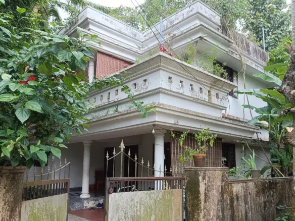 3 Bds – 3 Ba – 1300 ft2 Home, currently living