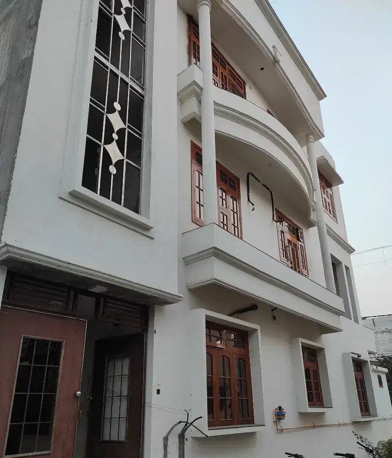 image 4 Bds – 3 Ba – 2000 ft2 4 BHK independent floor is ready for rent.