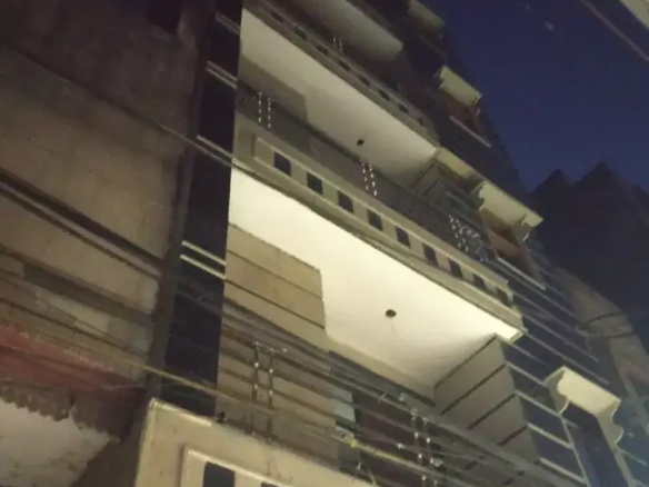 4 Bds – 4+ Ba – 2400 ft2 54 gaj 5 story new building For sale uttam nagar ragistry in 88 lakh