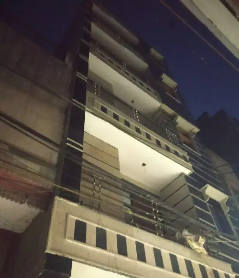 image 4 Bds – 4+ Ba – 2400 ft2 54 gaj 5 story new building For sale uttam nagar ragistry in 88 lakh