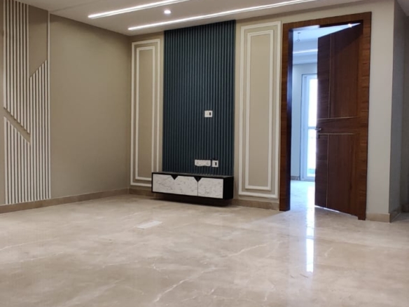 Brand New 3 Bedroom + 3 Washrooms, Builder Floor for Sale in Vikaspuri Delhi