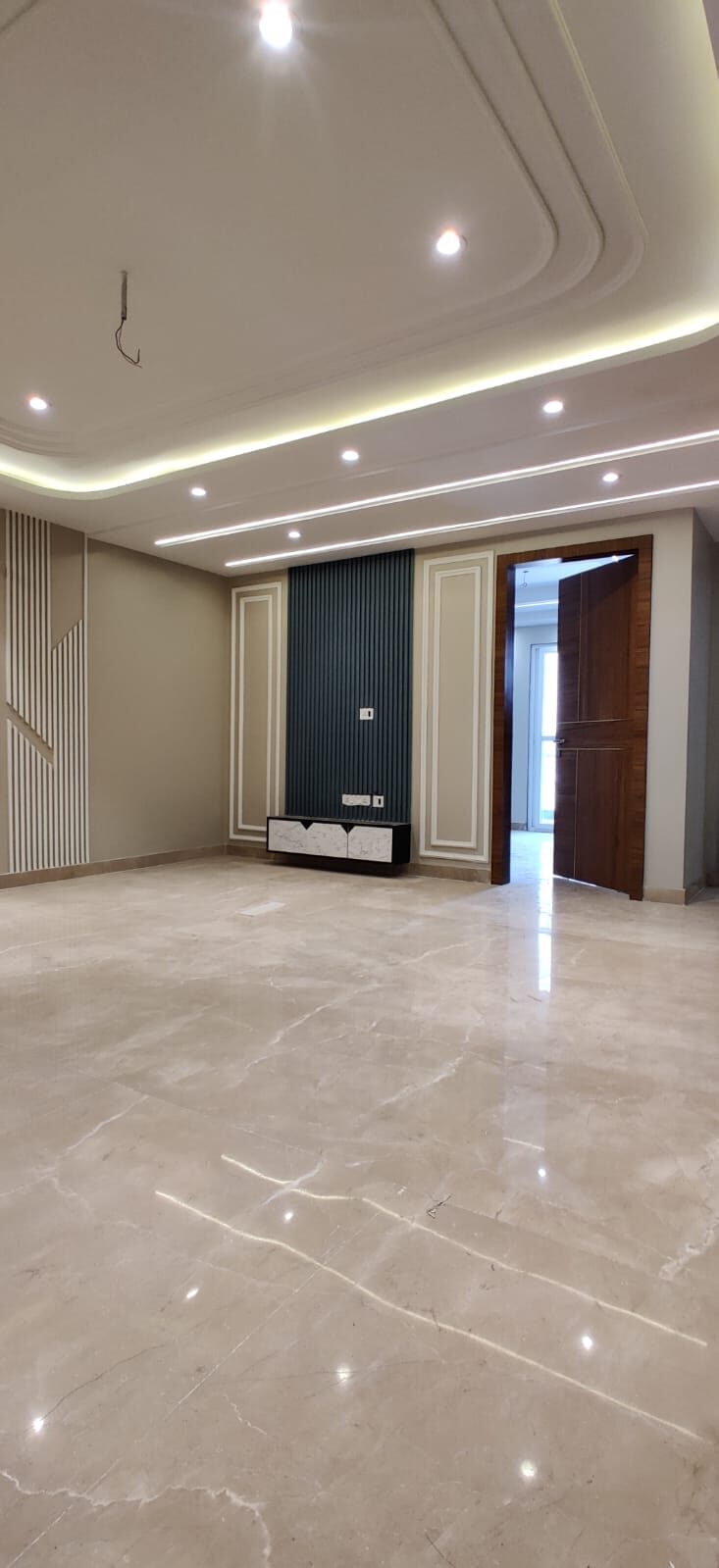 Brand New 3 Bedroom + 3 Washrooms, Builder Floor for Sale in Vikaspuri Delhi