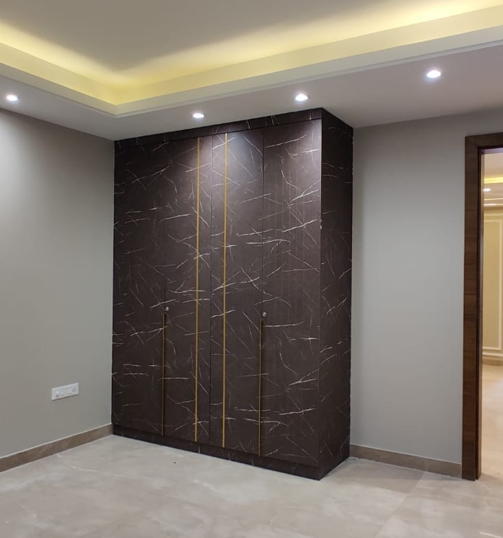 Brand New 3 Bedroom + 3 Washrooms, Builder Floor for Sale in Vikaspuri Delhi
