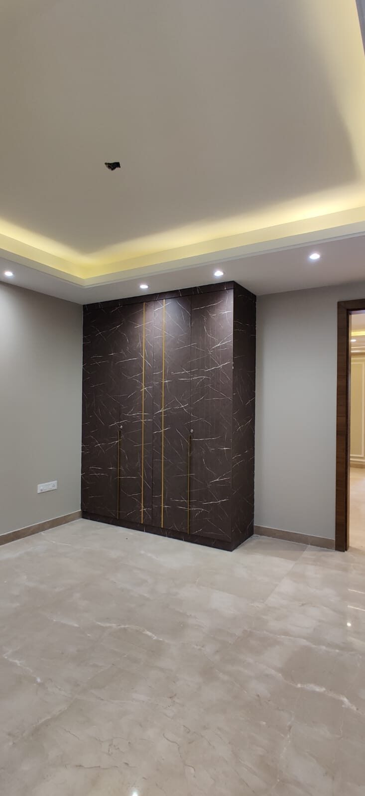 Brand New 3 Bedroom + 3 Washrooms, Builder Floor for Sale in Vikaspuri Delhi
