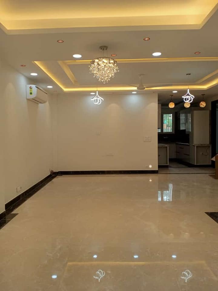 k 1st Floor 3Beds 3 Baths Semi Furnished in Safdarjung enclave, Delhi
