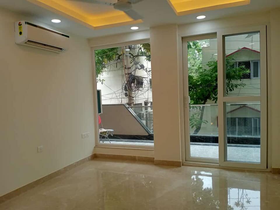 1st Floor 3Beds 3 Baths Semi Furnished in Safdarjung enclave, Delhi
