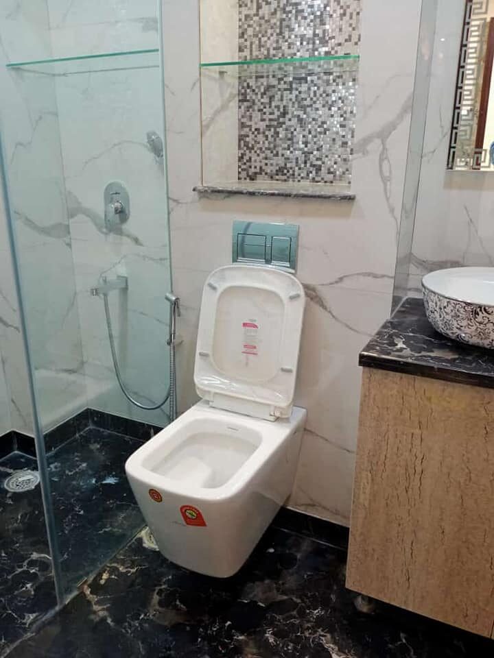k4 1st Floor 3Beds 3 Baths Semi Furnished in Safdarjung enclave, Delhi