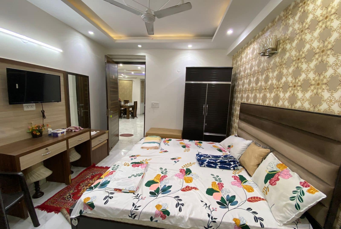 4 beds 4 baths fully furnished apartment for sale in Delhi