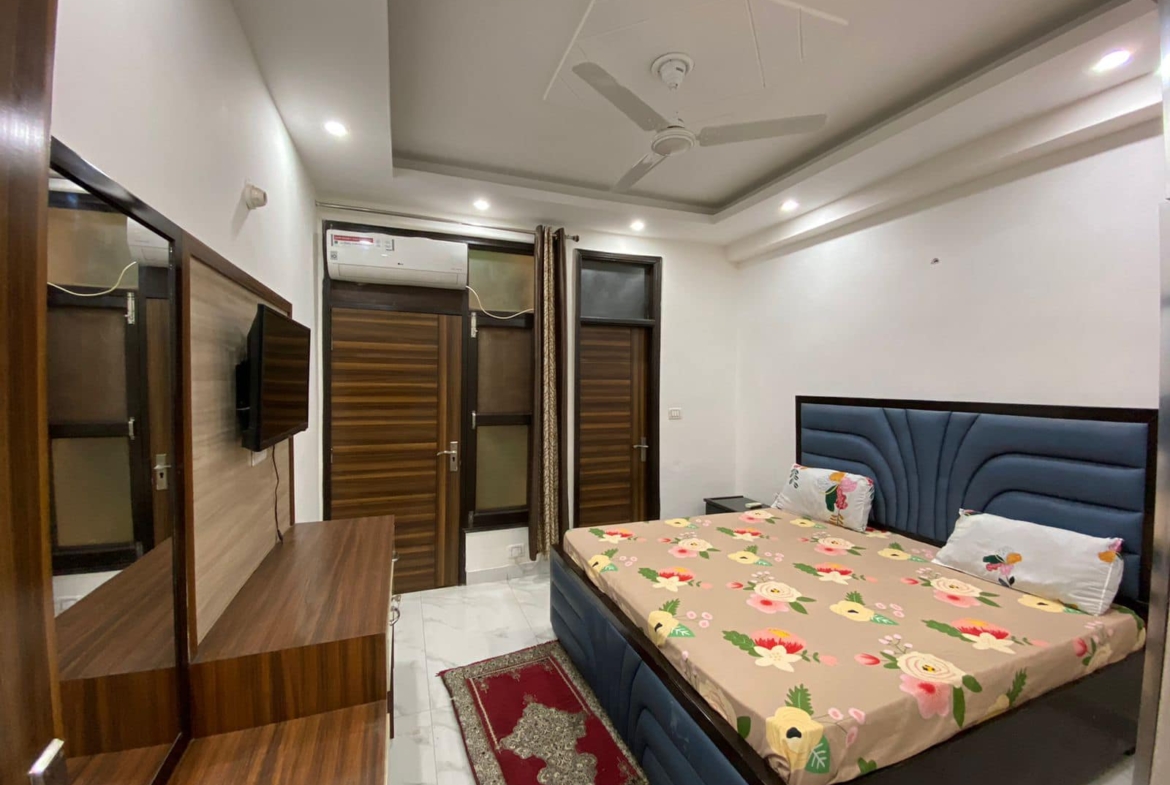 4 beds 4 baths fully furnished apartment for sale in Delhi
