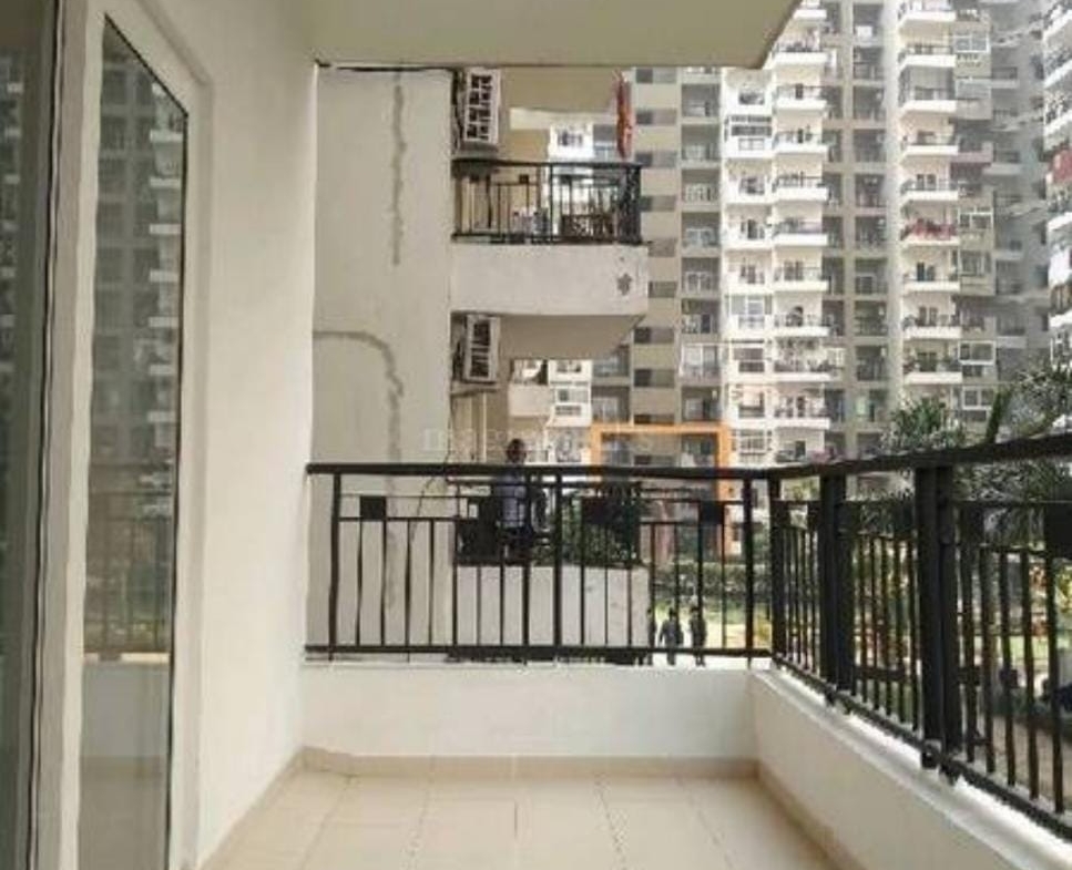 3 Beds 3 Baths + servant flat for Sale in Noida, UP