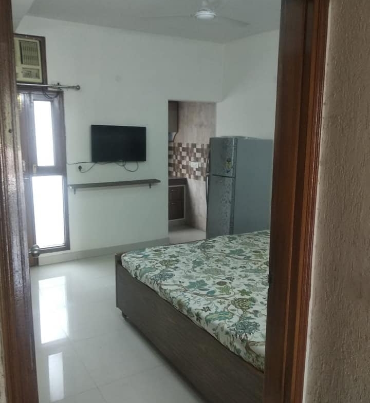ONLY FOR GIRLS 1Bed 1Bath flat Fully Furnished in Saket, Delhi