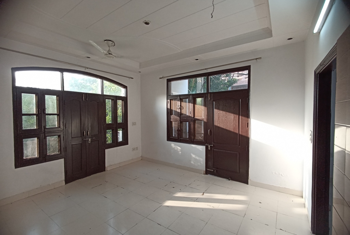 2 Beds 1 Bath and 4 Beds 3 Baths Builder floors for Sale in Dwarka, Delhi
