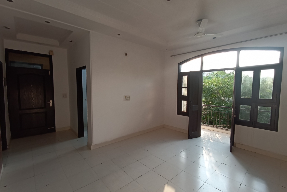 2 Beds 1 Bath and 4 Beds 3 Baths Builder floors for Sale in Dwarka, Delhi