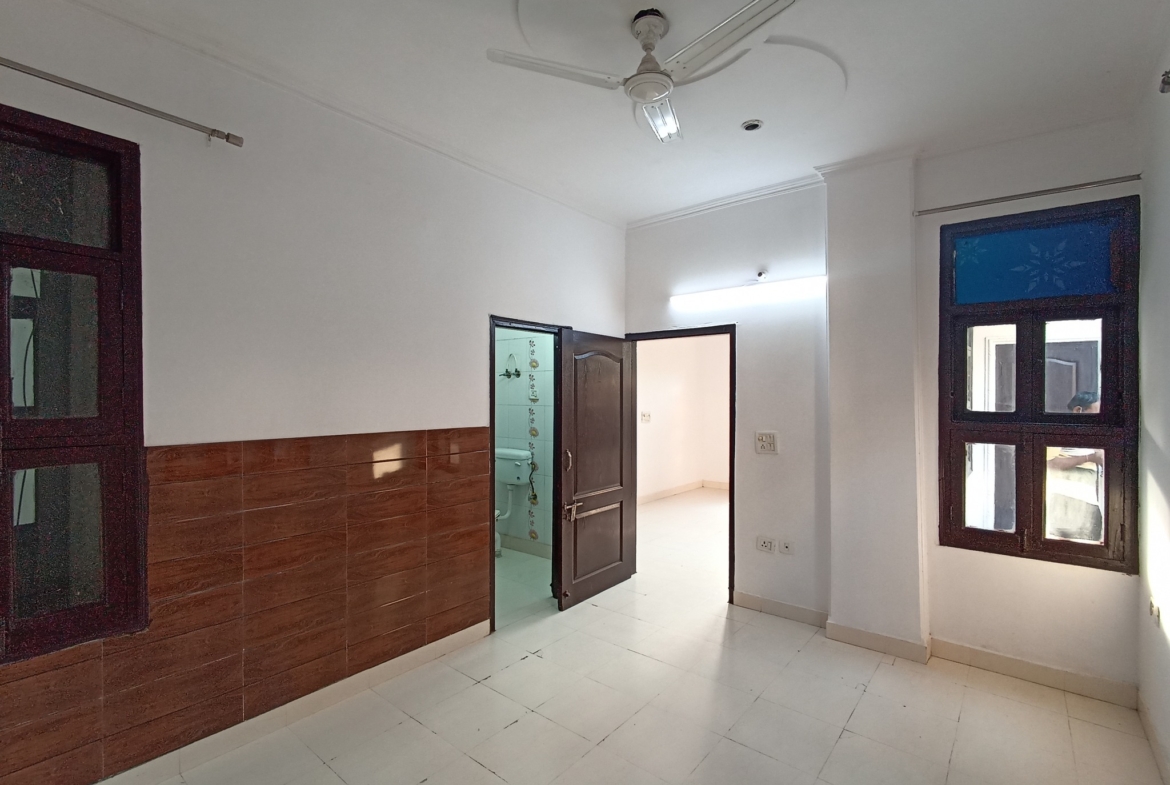 2 Beds 1 Bath and 4 Beds 3 Baths Builder floors for Sale in Dwarka, Delhi