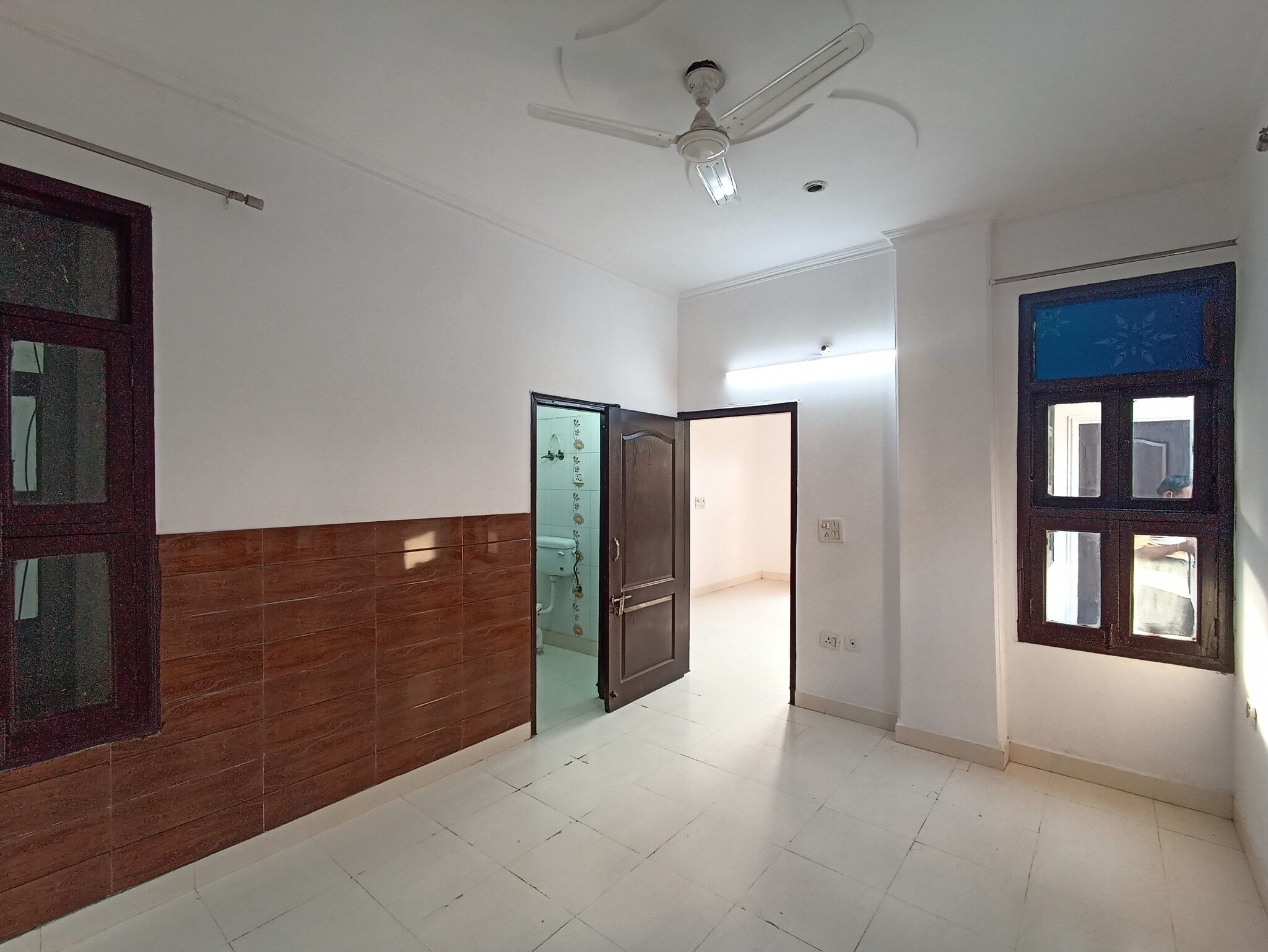 2 Beds 1 Bath and 4 Beds 3 Baths Builder floors for Sale in Dwarka, Delhi
