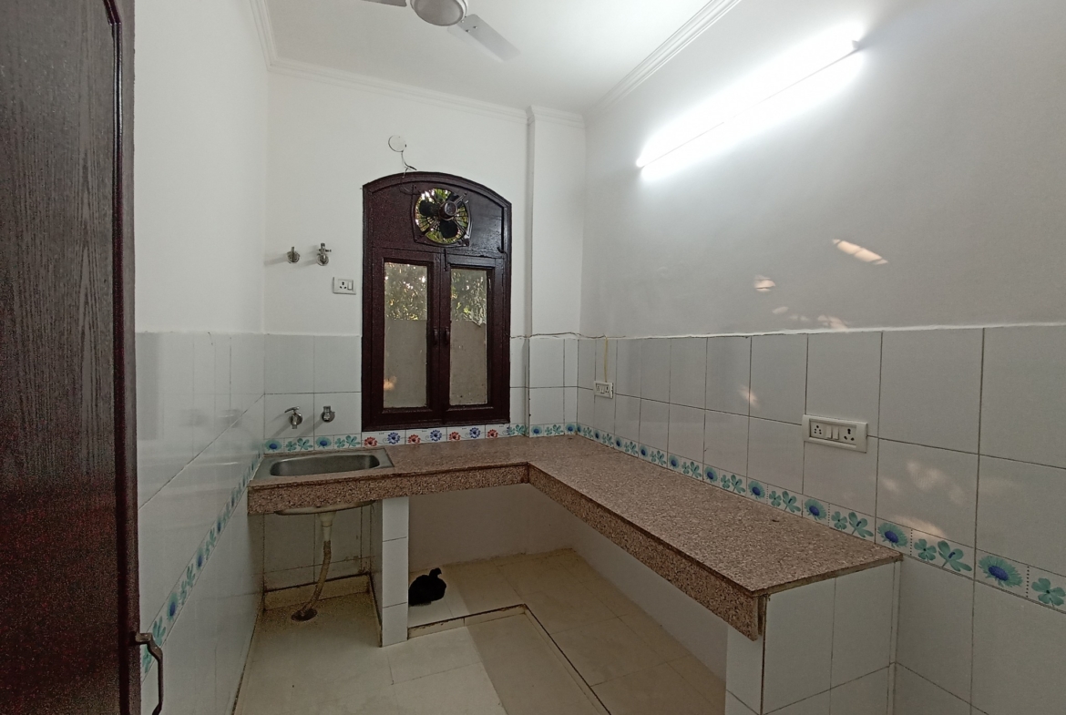 2 Beds 1 Bath and 4 Beds 3 Baths Builder floors for Sale in Dwarka, Delhi