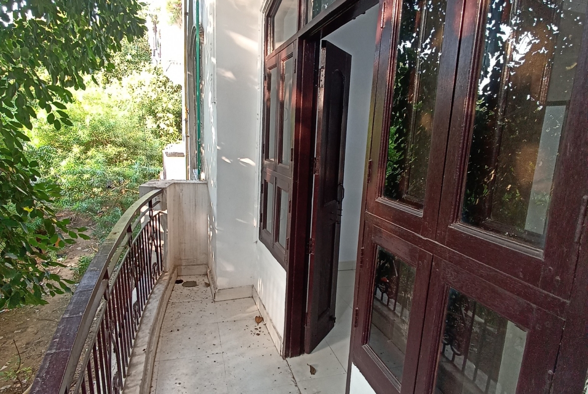 2 Beds 1 Bath and 4 Beds 3 Baths Builder floors for Sale in Dwarka, Delhi