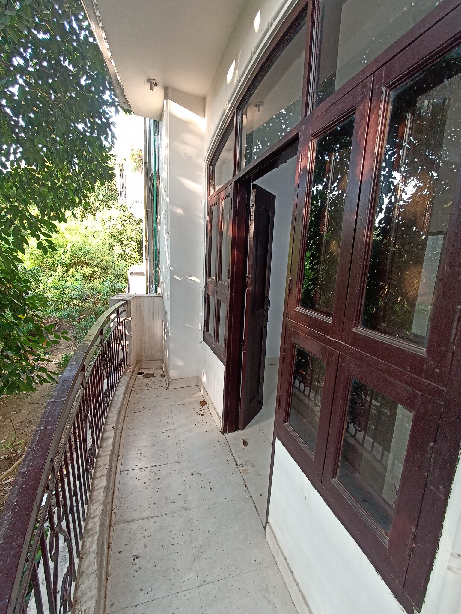 2 Beds 1 Bath and 4 Beds 3 Baths Builder floors for Sale in Dwarka, Delhi