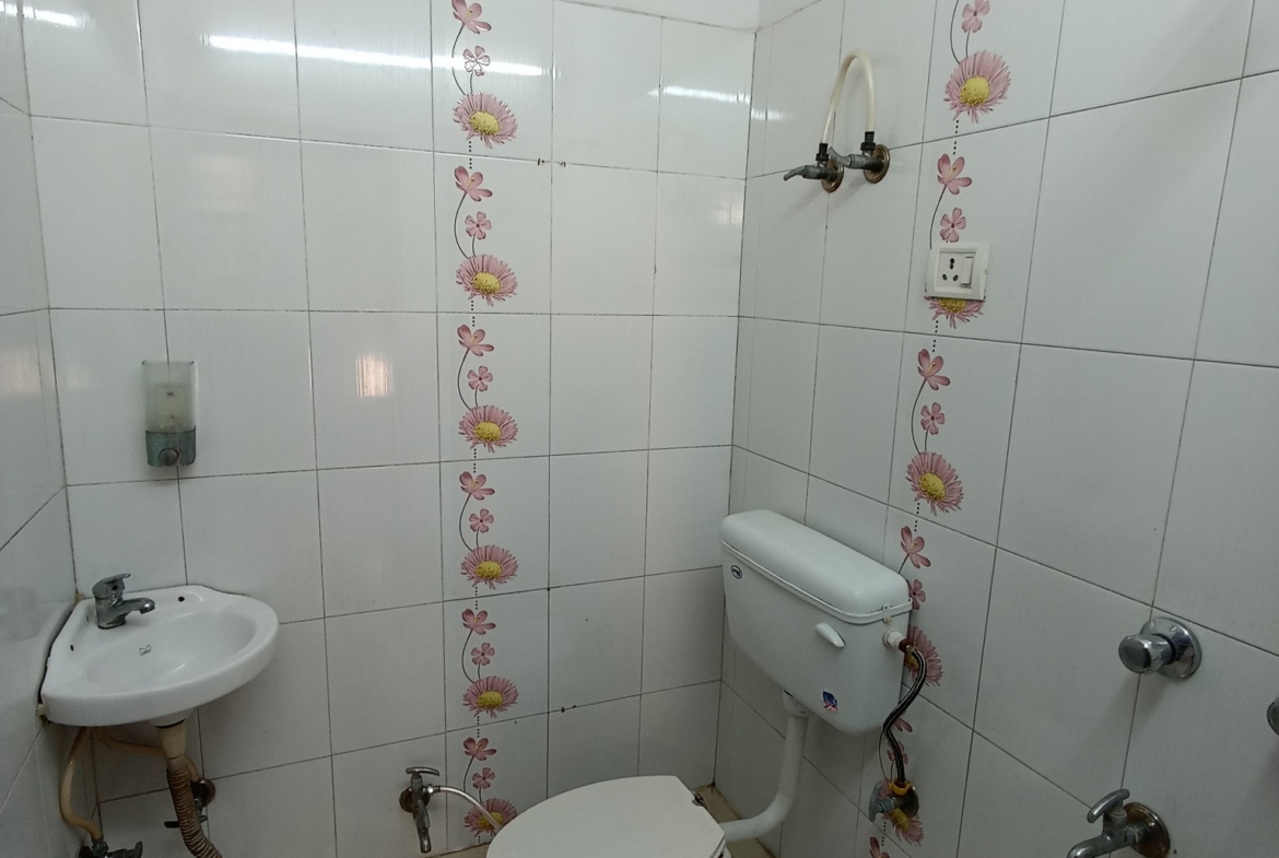 2 Beds 1 Bath and 4 Beds 3 Baths Builder floors for Sale in Dwarka, Delhi