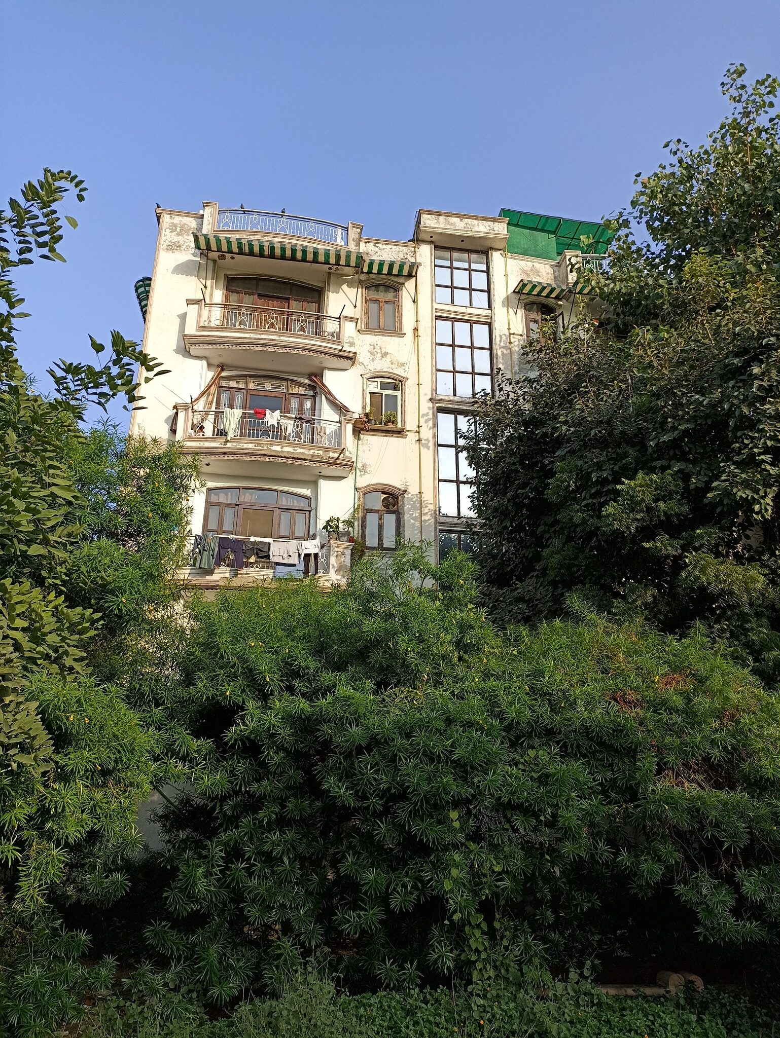 2 Beds 1 Bath and 4 Beds 3 Baths Builder floors for Sale in Dwarka, Delhi