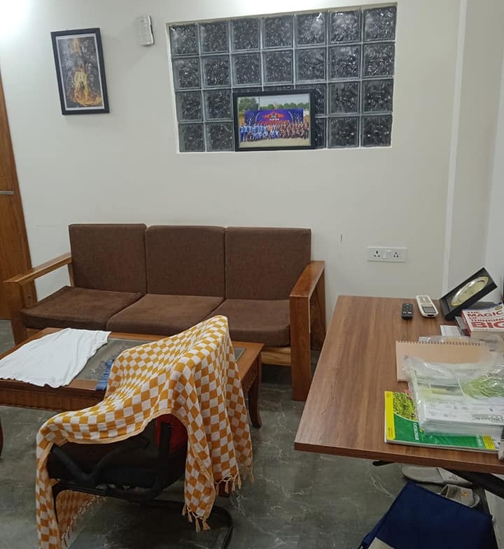 1Bed With balcony Furnished in Sant Nagar east of Kailash Delhi