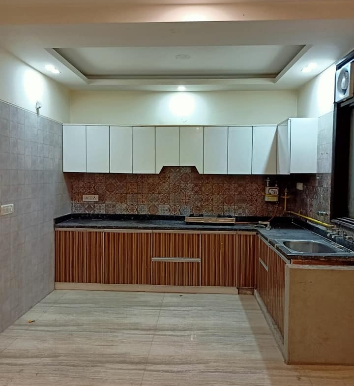 4 beds semi furnished flat available for rent in Saket, Delhi