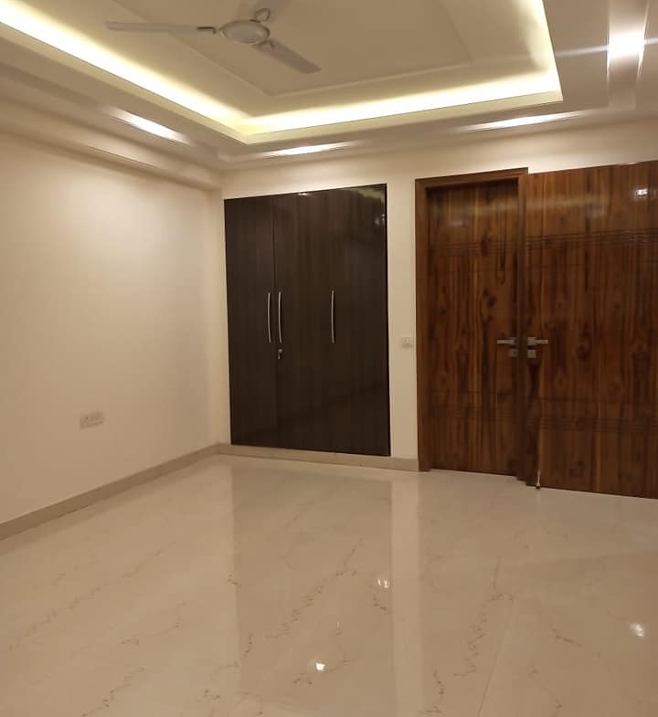 4 beds semi furnished flat available for rent in Saket, Delhi