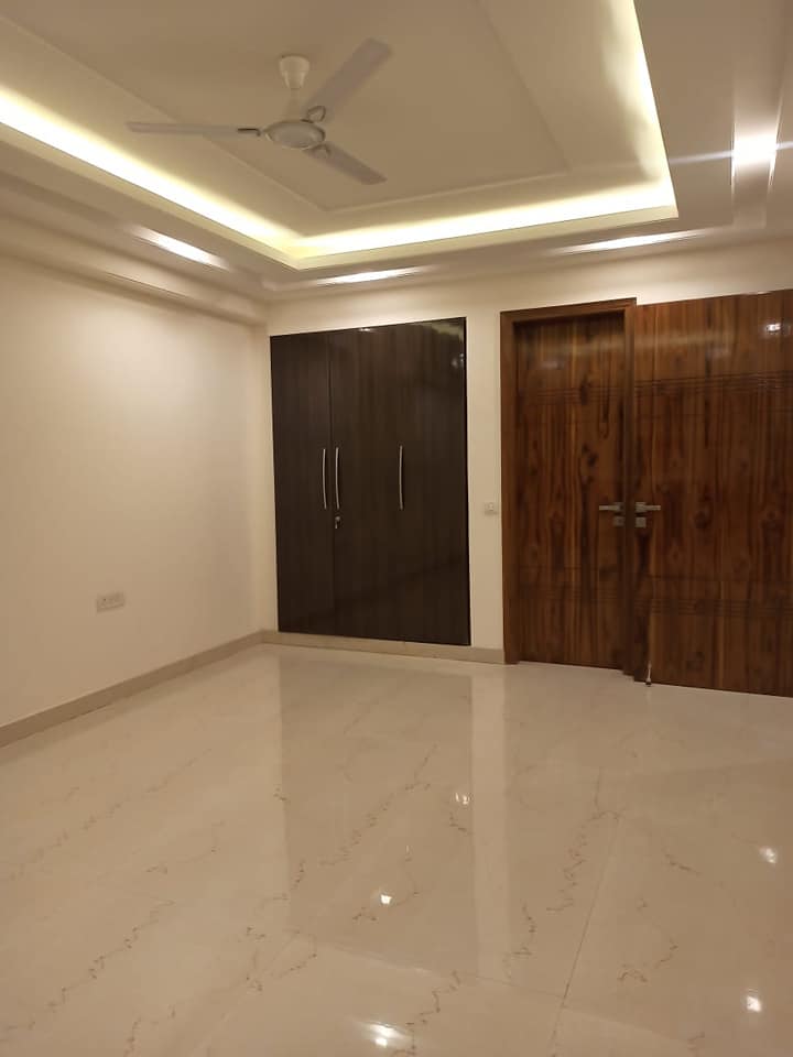 po2 4 beds semi furnished flat available for rent in Saket, Delhi