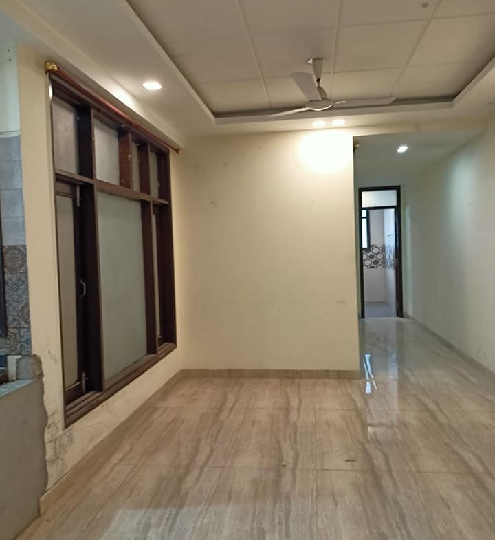 4 beds semi furnished flat available for rent in Saket, Delhi
