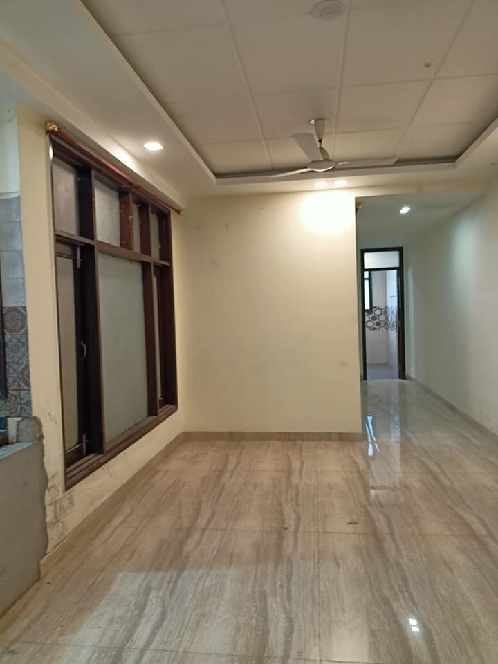 po3 4 beds semi furnished flat available for rent in Saket, Delhi