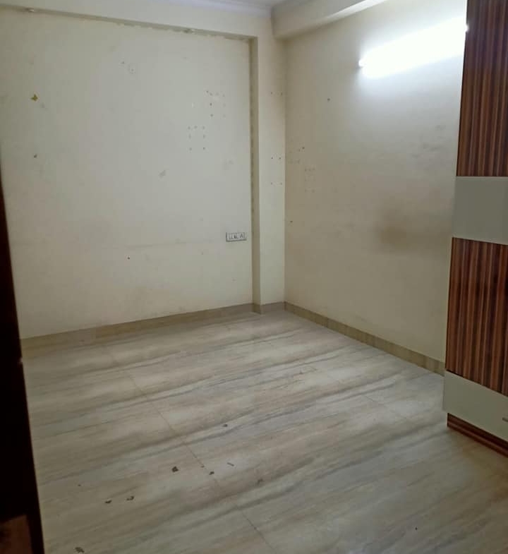 4 beds semi furnished flat available for rent in Saket, Delhi