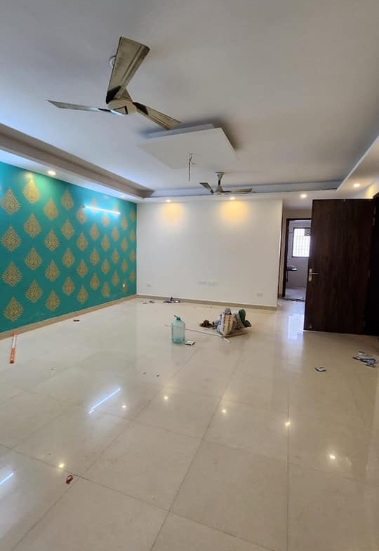 3 Beds 3 Baths Semi furnished a brand new flat available for rent in Saket, Delhi