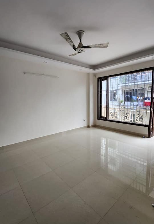 3 Beds 3 Baths Semi furnished a brand new flat available for rent in Saket, Delhi