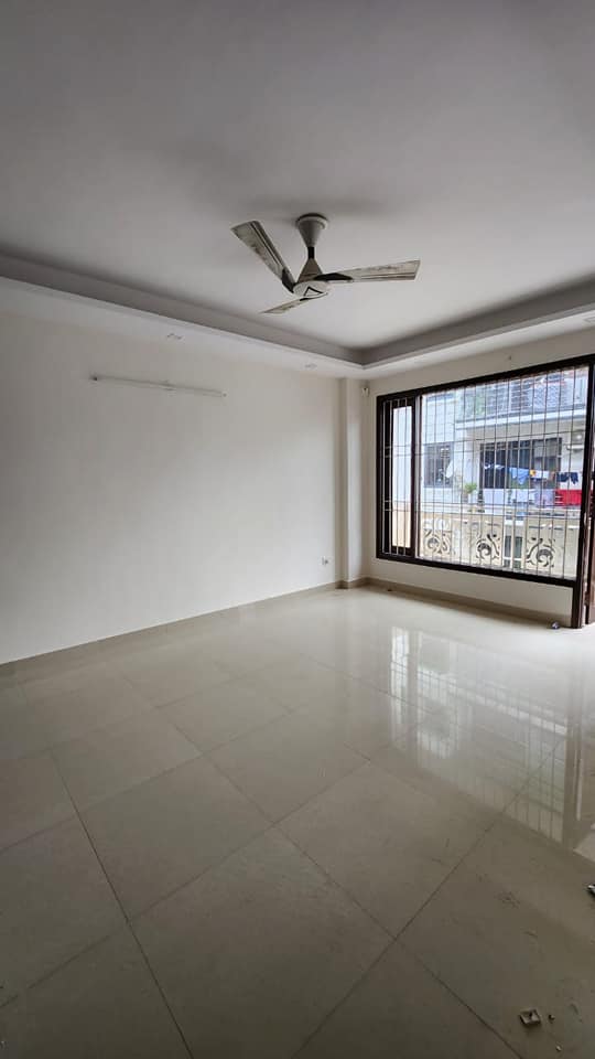 3 Beds 3 Baths Semi furnished a brand new flat available for rent in Saket, Delhi