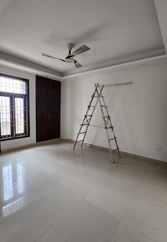 3 Beds 3 Baths Semi furnished a brand new flat available for rent in Saket, Delhi